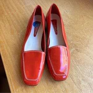 Enzo Angiolini Sz 7.5 Flat Orange Patent Leather Loafers W/White Stitching
